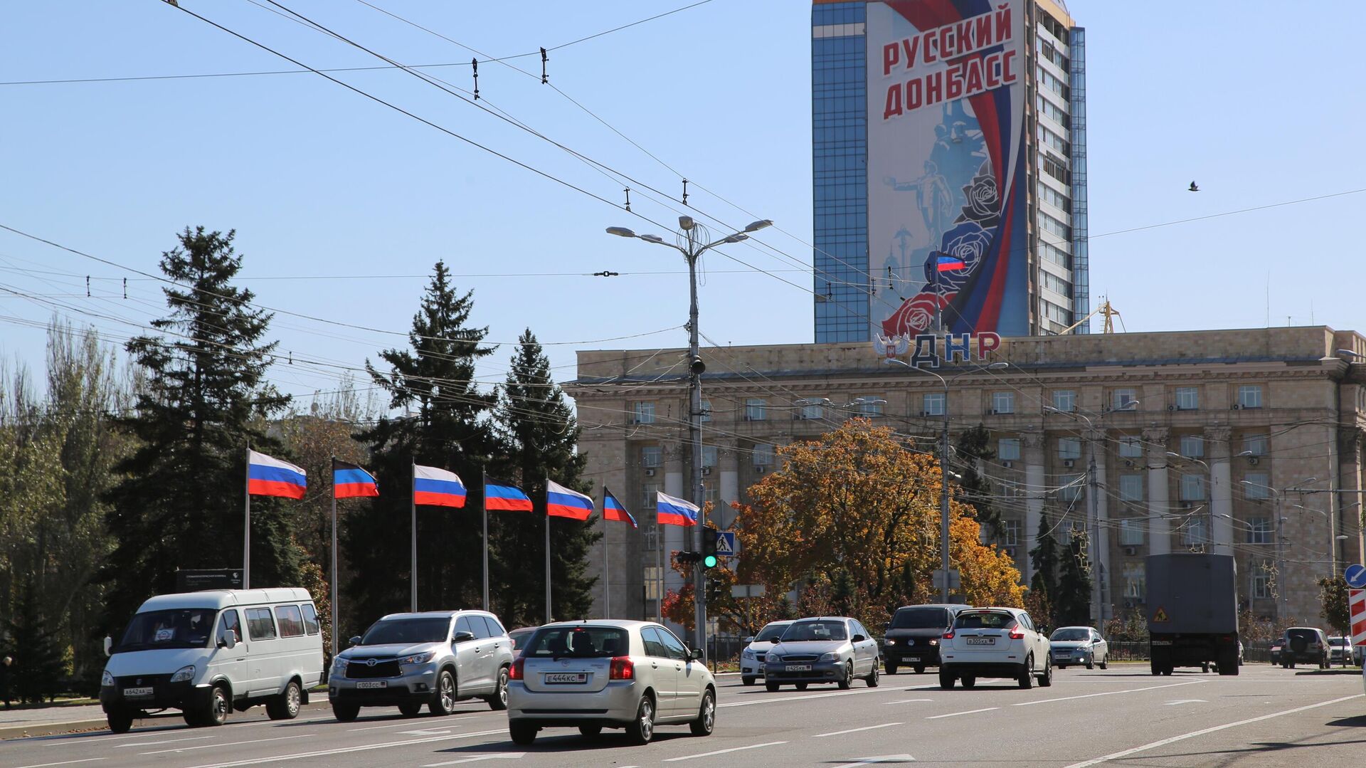 Российские флаги на площади Ленина в центре Донецка - РИА Новости, 1920, 20.09.2022