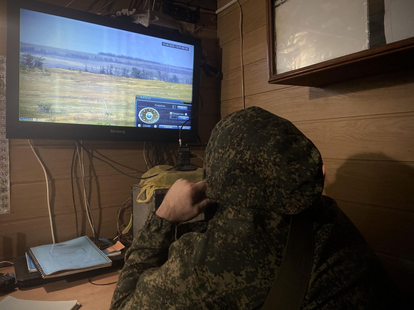 Экран видеонаблюдения в блиндаже Экран видеонаблюдения в блиндаже