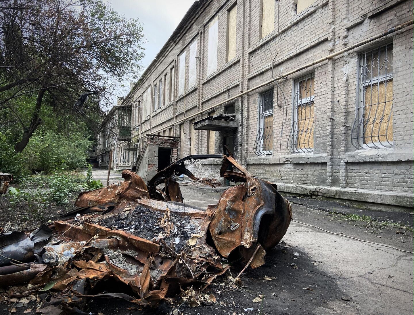 Сгоревший автомобиль в Ясиноватой Сгоревший автомобиль в Ясиноватой