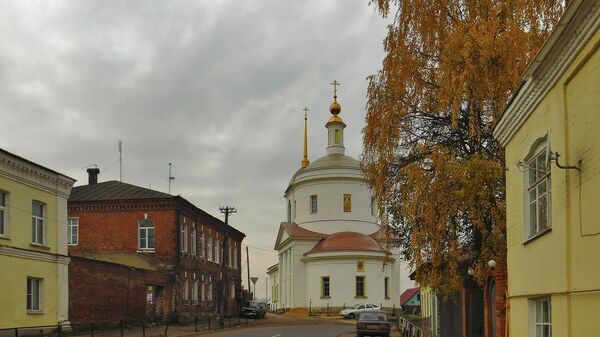 На центральной площади Боровска расположен храм Преображения Господня на взгорье
