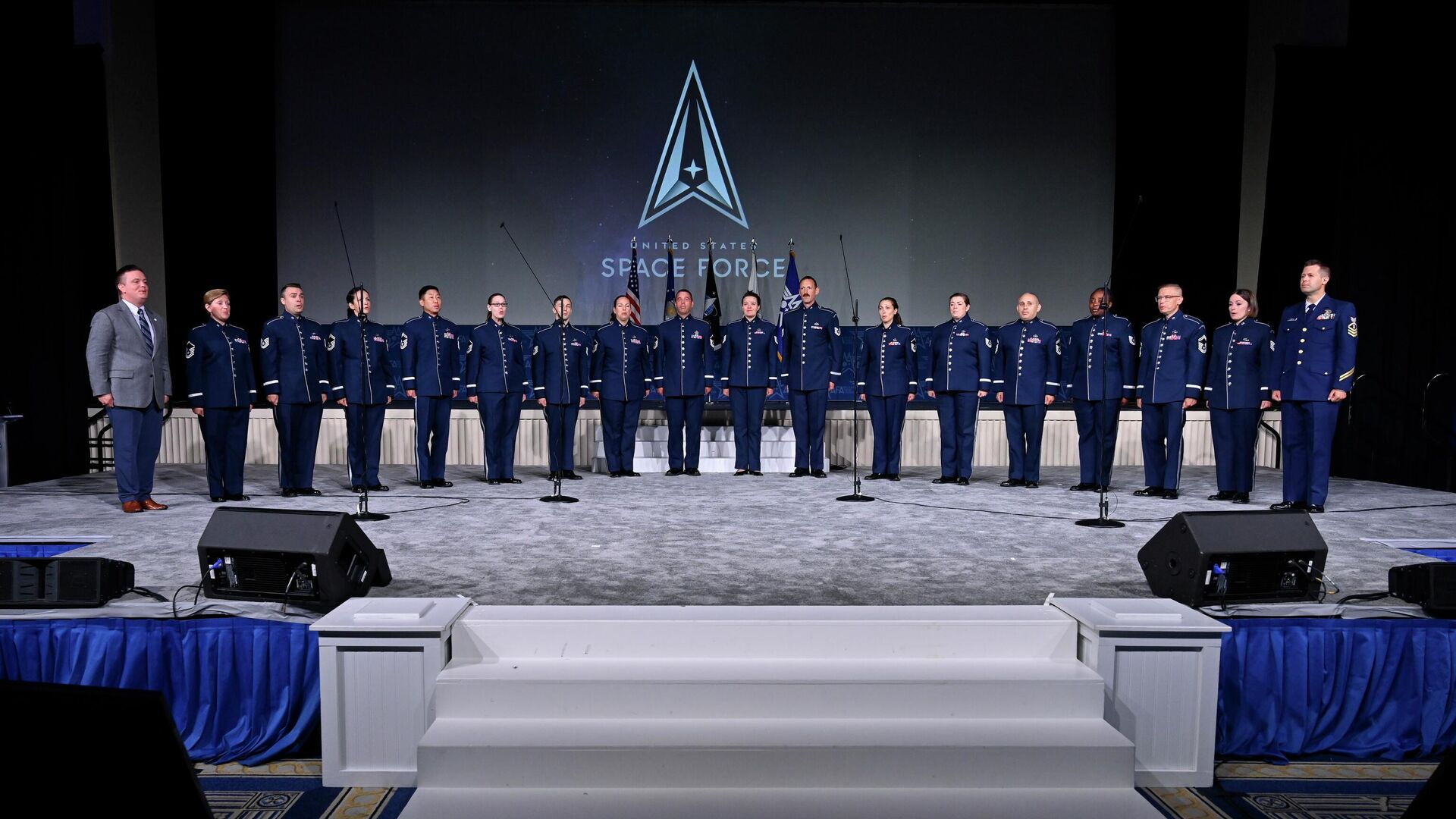 Оркестр ВВС США исполняет новый гимн военно-космических сил во время конференции по вопросам воздушного, космического и киберпространства - РИА Новости, 1920, 21.09.2022