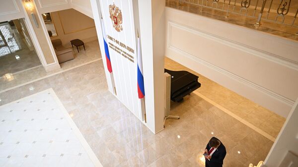 Запад пытается вмешиваться в выборы президента России, заявили в Совфеде