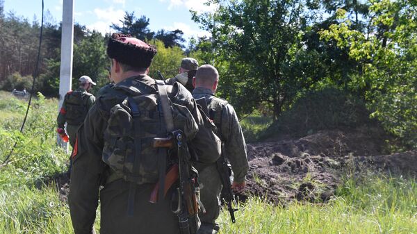 Бойцы 208-го казачьего полка Народной милиции ЛНР на окраинах Красного Лимана