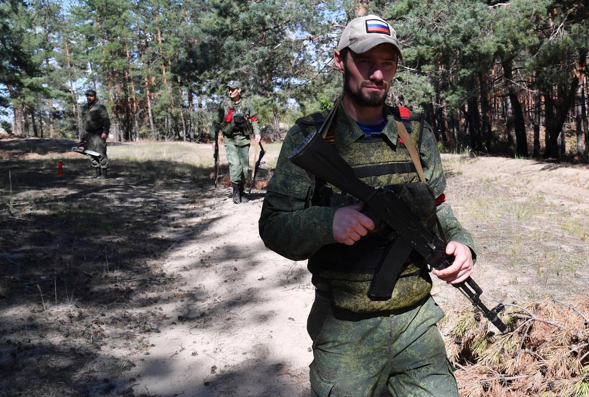 Бойцы 208-го казачьего полка Народной милиции ЛНР возле позиций на окраинах Красного Лимана в ДНР - РИА Новости, 1920, 30.09.2022