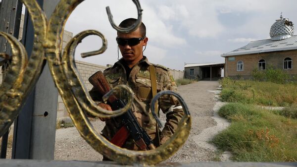 Киргизский военнослужащий на киргизско-таджикской границе