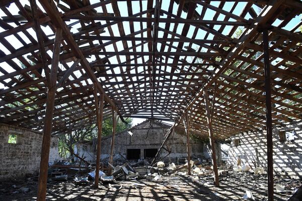 Одно из зданий свинофермы, разрушенных вследствие обстрелов поселка городского типа Пришиб Михайловского района Одно из зданий свинофермы, разрушенных вследствие обстрелов поселка городского типа Пришиб Михайловского района