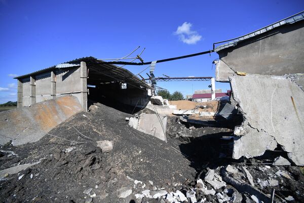 Склад зерна вместимостью 100 тонн, разрушенный вследствие обстрелов поселка городского типа Пришиб Михайловского района