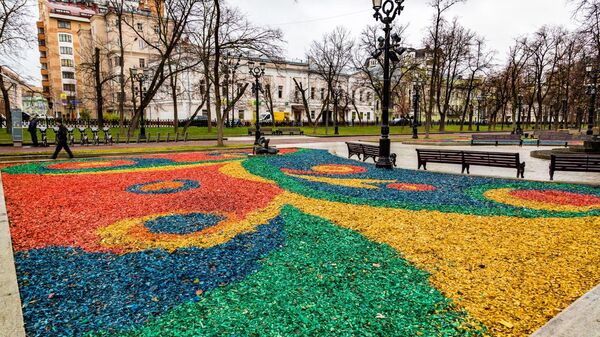 Специалисты городских служб Москвы начали готовить цветники к холодам