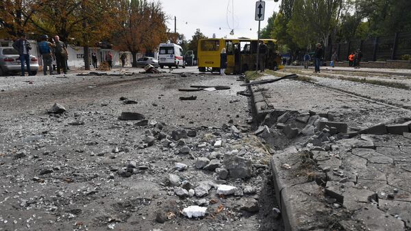 Последствия обстрела со стороны ВСУ в Ворошиловском районе Донецка