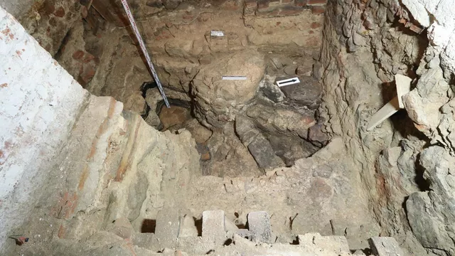 1818695689_0:141:1800:1154_640x0_80_0_0_