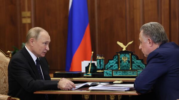 Президент РФ В. Путин встретился с главой ДОМ.РФ В. Мутко