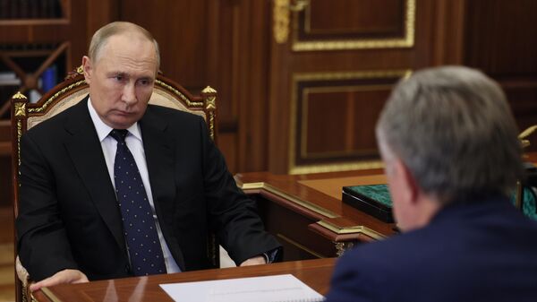 Президент РФ В. Путин встретился с главой Дом.РФ В. Мутко