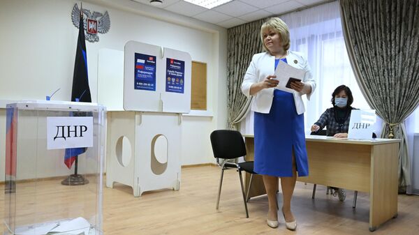 Olga Makeeva, Ambassador of the Donetsk People's Republic to the Russian Federation, voted at a ballot box at the DPR embassy in Moscow in the referendum on the accession of the Donetsk People's Republic to Russia