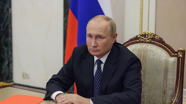 Президент РФ Владимир Путин проводит оперативное совещание. Архивное фото 