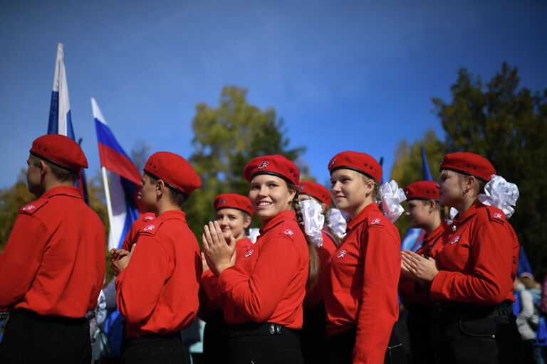 Митинг-концерт в Центральном парке в Новосибирске в поддержку президента РФ Владимира Путина и проведения референдумов в ДНР, ЛНР, Херсонской и Запорожской областях о вхождении в состав России