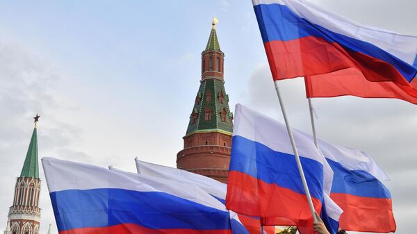 Флаги России на Манежной площади в Москве