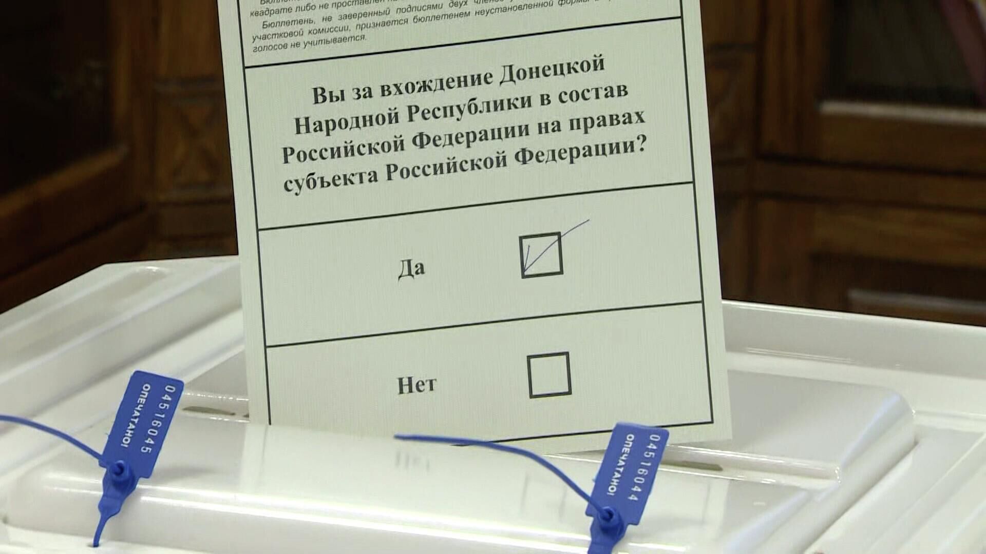 Не верю, что это с нами происходит – референдум в Москве, Курске и Волгограде - РИА Новости, 1920, 24.09.2022