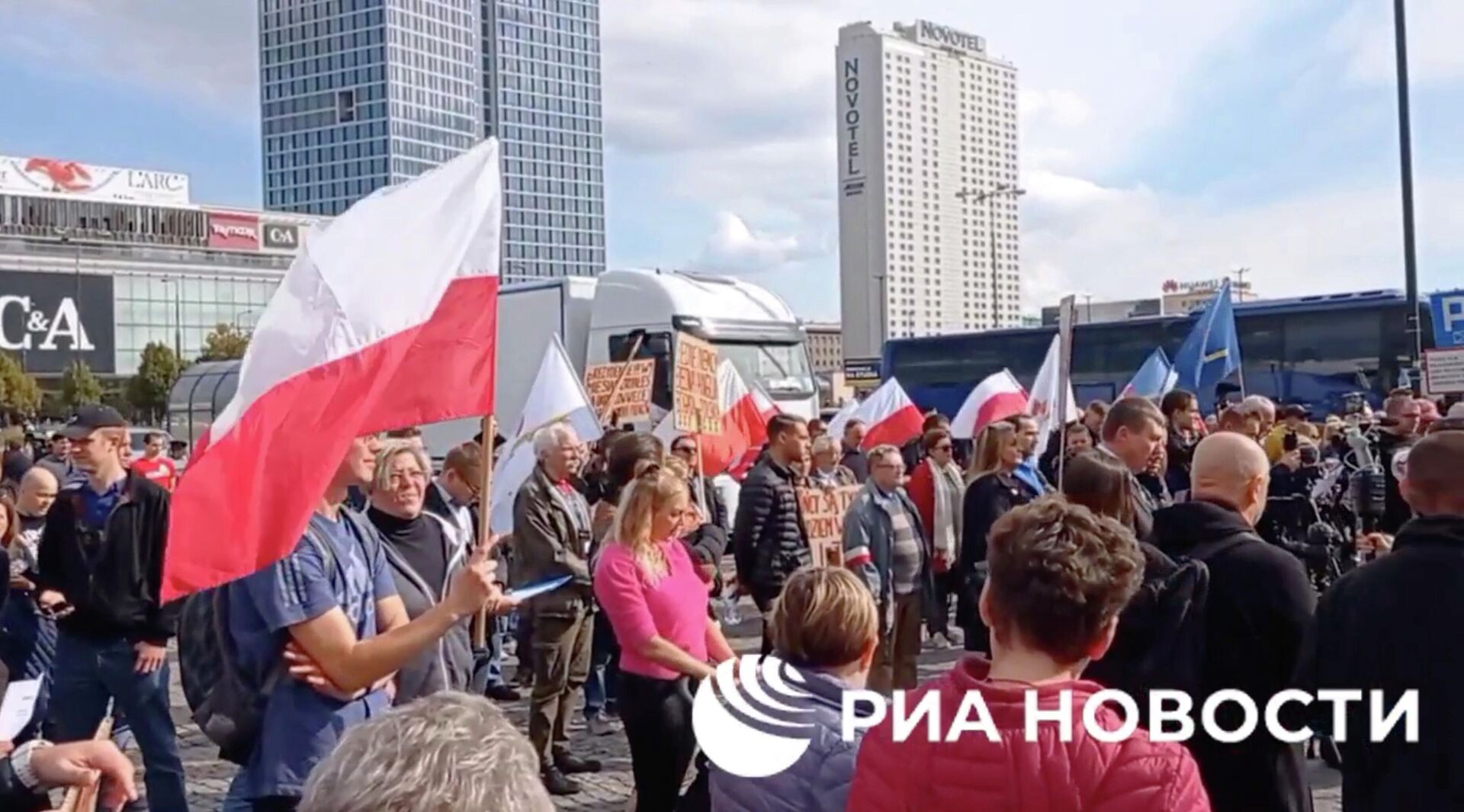 В центре Варшавы прошла акция против украинизации Польши. Кадр видео - РИА Новости, 1920, 26.07.2024