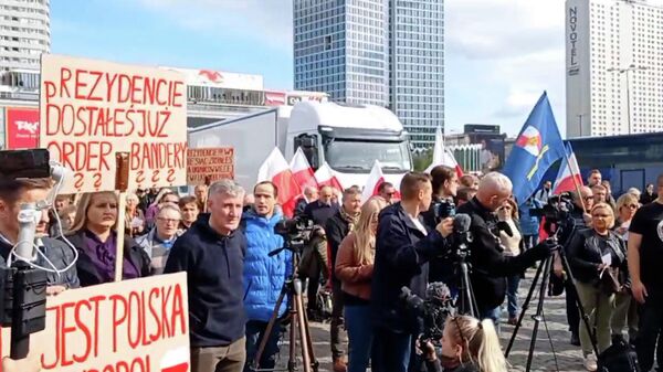 Акция против украинизации Польши в центре Варшавы