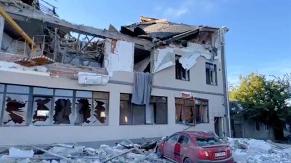 Гостиница в Херсоне после обстрела ВСУ. Кадр видео