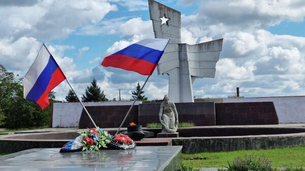 Мемориал с Вечным огнем в поселении Чернобаевка Херсонской области. Архивное фото