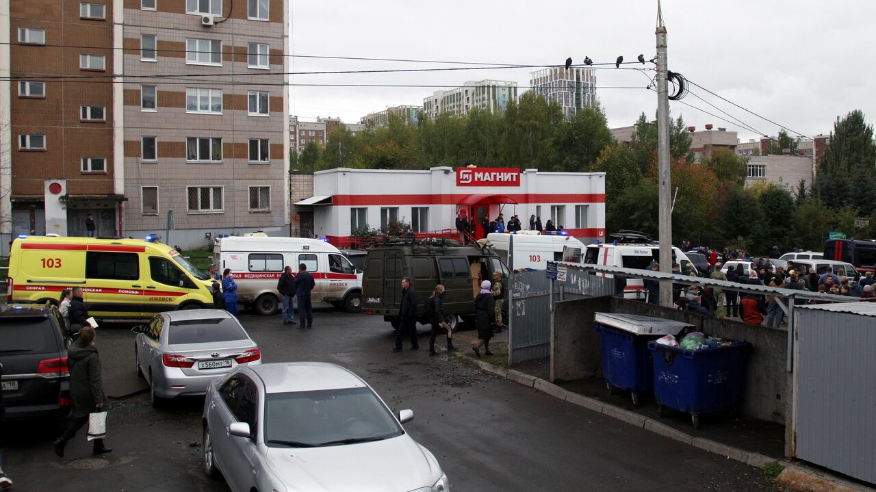 В Удмуртии объявили траур по погибшим при стрельбе в школе в Ижевске - РИА  Новости, 26.09.2022