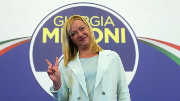 Лидер правой партии Братья Италии Джорджия Мелони в избирательном штабе своей партии в Риме