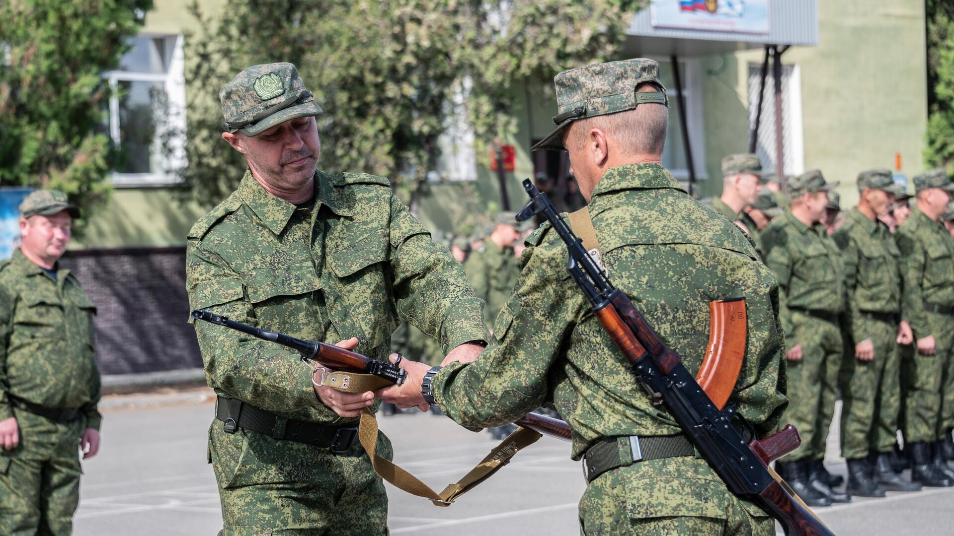 Мобилизованные жители города Севастополя и республики Крым принимают присягу - РИА Новости, 1920, 26.09.2022