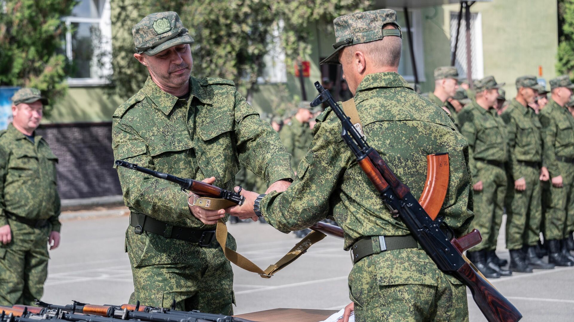 Мобилизованные жители города Севастополя и республики Крым принимают присягу - РИА Новости, 1920, 26.09.2022