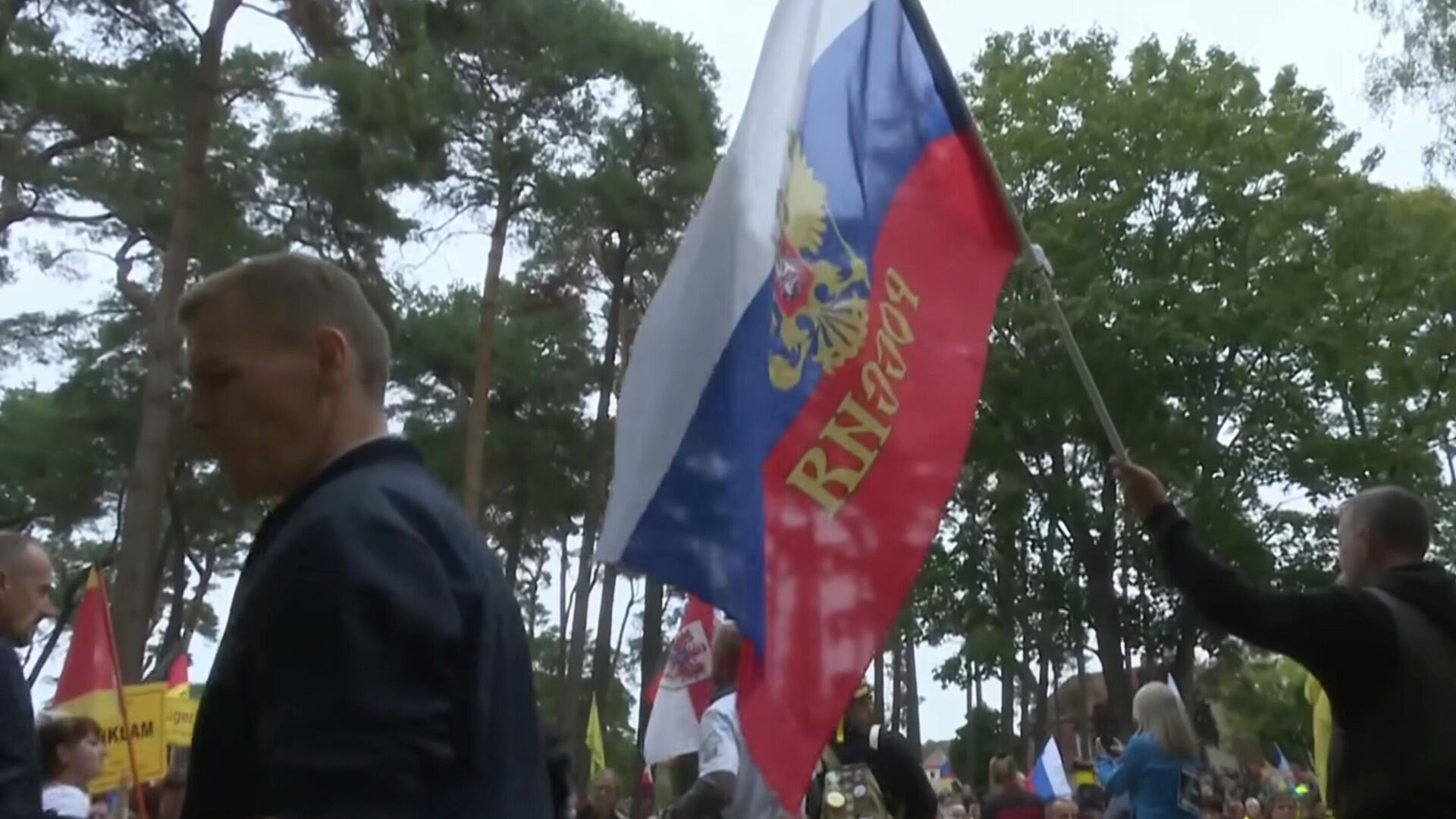 Украинских активистов прогнали с митинга в Германии - РИА Новости,  26.09.2022