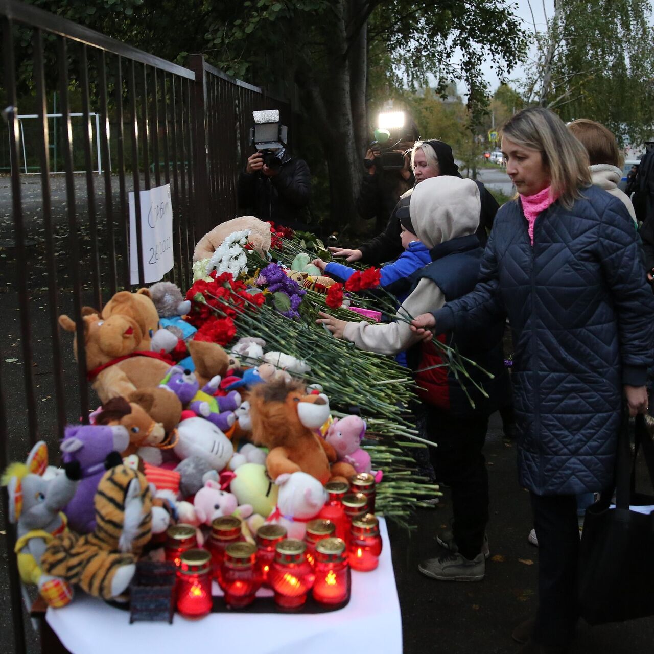 Жители Ижевска сдали кровь для пострадавших при стрельбе в школе - РИА  Новости, 27.09.2022