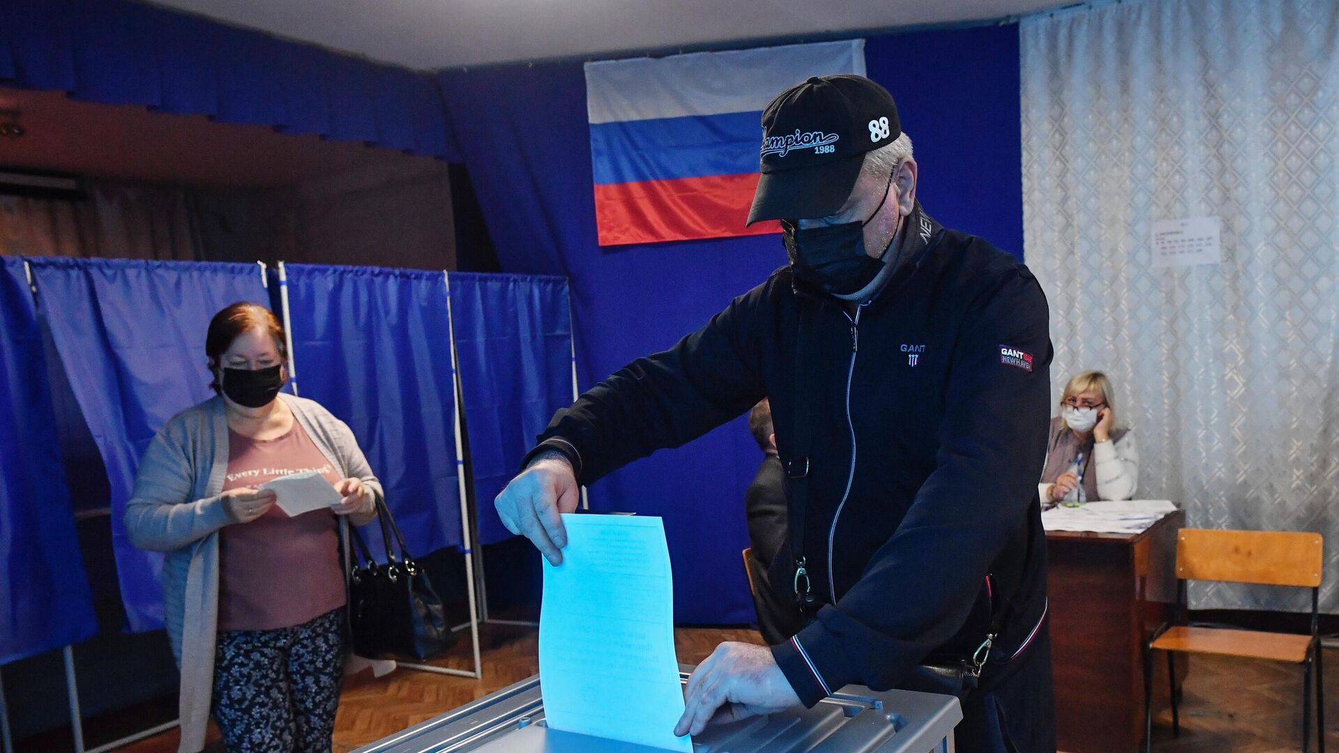 Голосование на участке в Донецке на референдуме о вхождении ДНР в состав Российской Федерации - РИА Новости, 1920, 27.09.2022