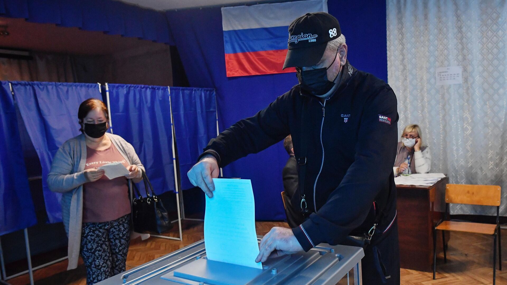 Голосование на участке в Донецке на референдуме о вхождении ДНР в состав Российской Федерации - РИА Новости, 1920, 27.09.2022