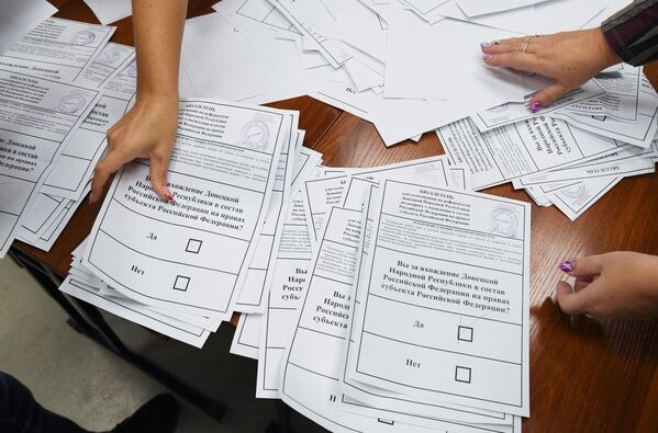 Καταμέτρηση ψήφων μετά τα αποτελέσματα των δημοψηφισμάτων για την ένταξη νέων εδαφών στο Νοβοσιμπίρσκ