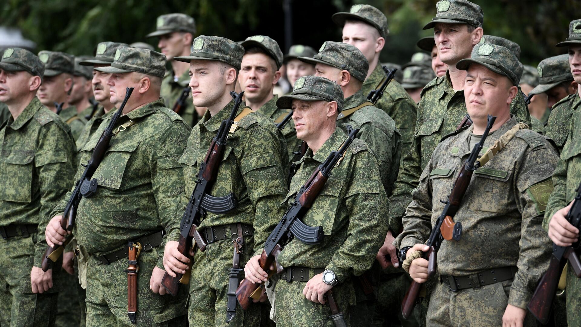 Мужчины, призванные на военную службу в ходе частичной мобилизации - РИА Новости, 1920, 28.09.2022