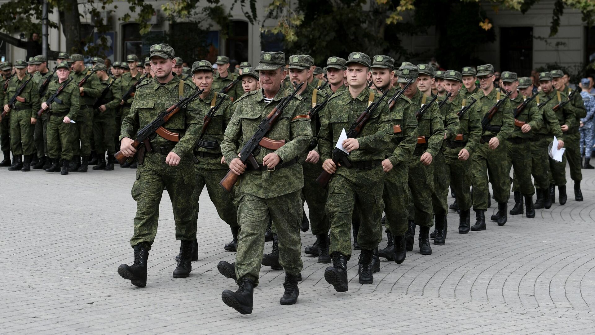 Мужчины, призванные на военную службу - РИА Новости, 1920, 28.09.2022