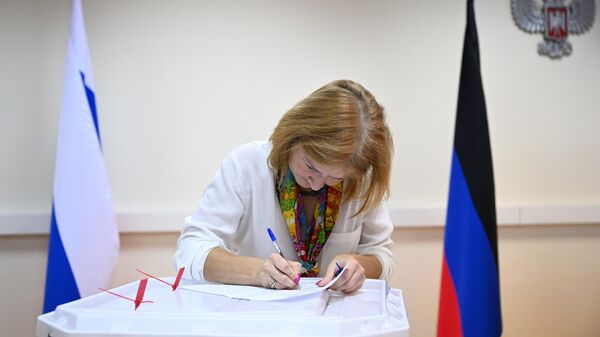 На участках в России проголосовали более 400 тысяч жителей ЛНР