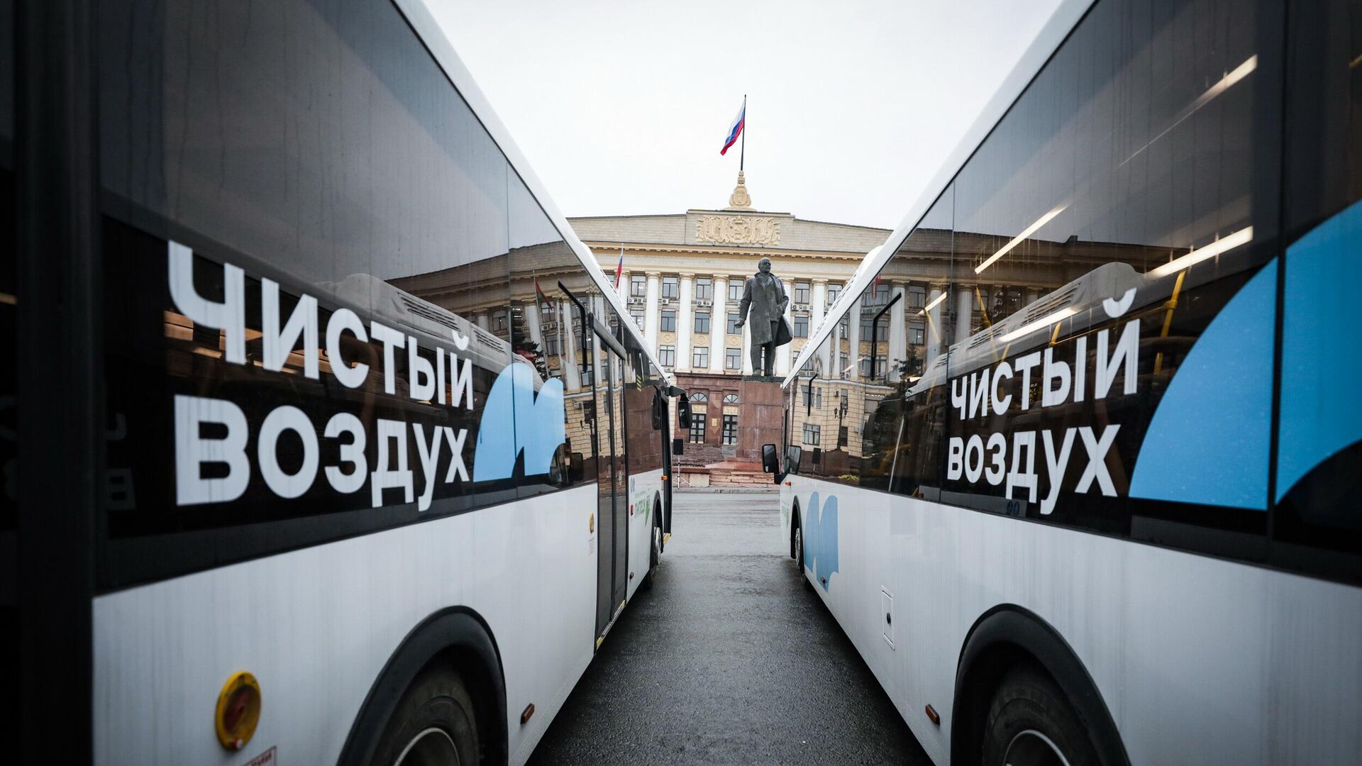 Новые экологичные автобусы выходят на маршруты в Липецке - РИА Новости, 1920, 27.09.2022