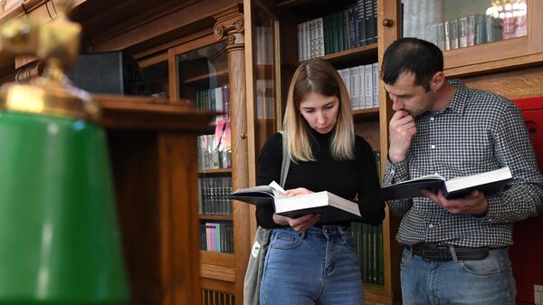 Читатели в зале Российской государственной библиотеки