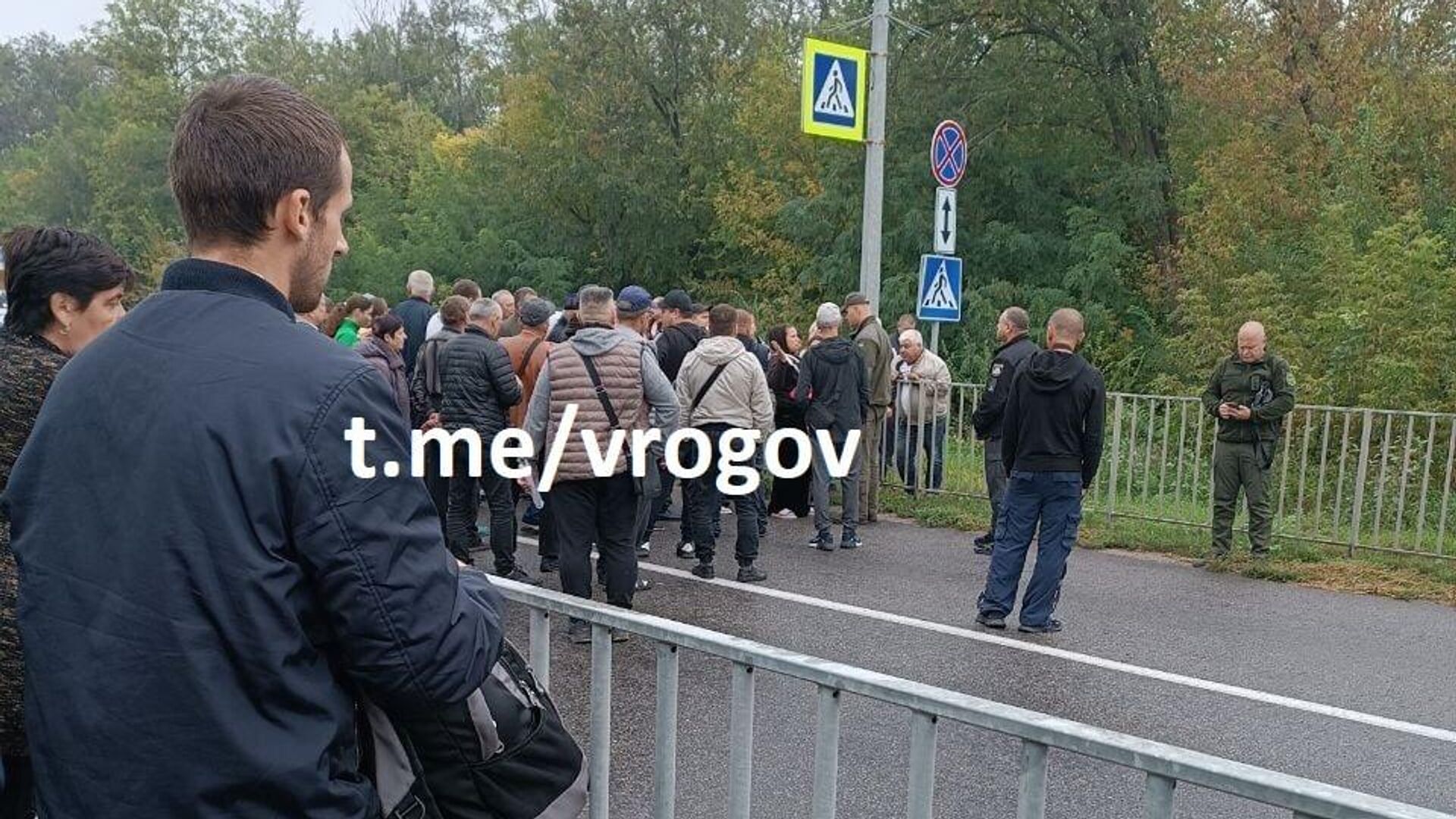 В знак протеста против политики Зеленского в подконтрольной Киеву части Запорожской области жители перекрыли Ореховскую трассу - РИА Новости, 1920, 28.09.2022