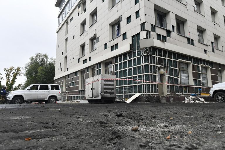 Здание гостиницы Park Inn by Radisson Donetsk, поврежденное в результате обстрела со стороны ВСУ