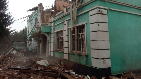 Последствия обстрела здания Водоканала в Лисичанске