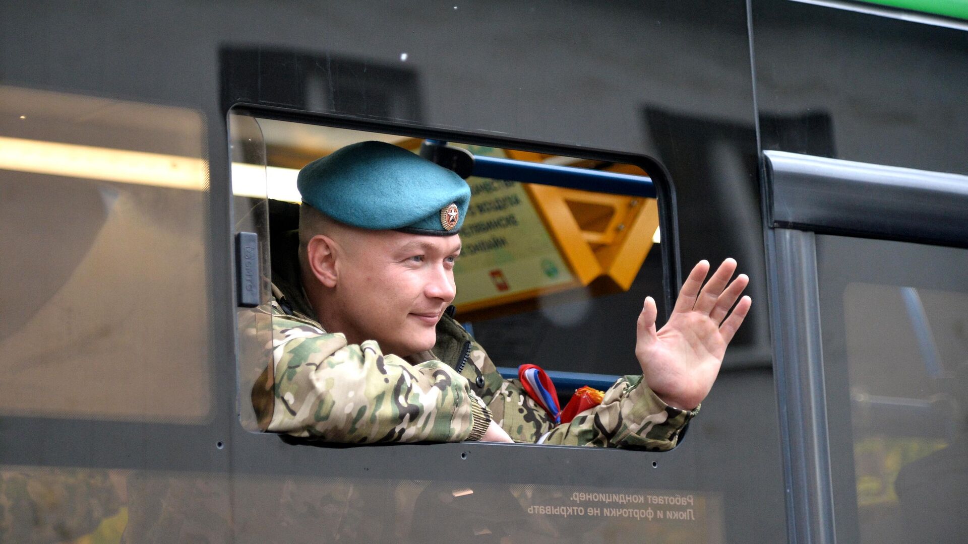 Мужчина, призванный на военную службу в ходе частичной мобилизации - РИА Новости, 1920, 29.09.2022