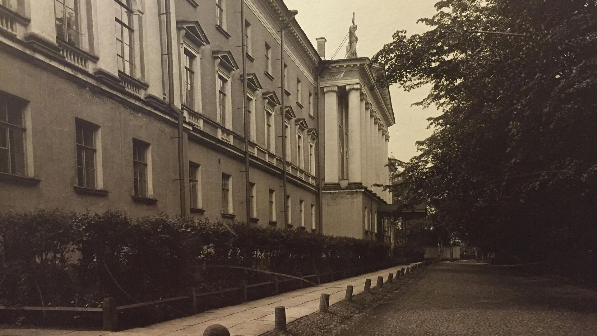 Фасад Санкт-Петербургской духовной академии, начало XX века - РИА Новости, 1920, 28.09.2022