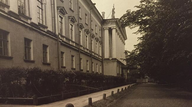 Фасад Санкт-Петербургской духовной академии, начало XX века