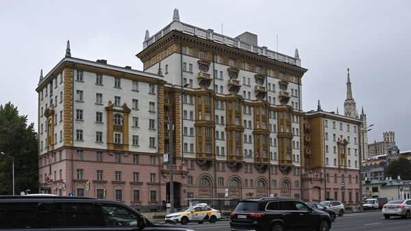 Здание посольства США на Новинском бульваре в Москве