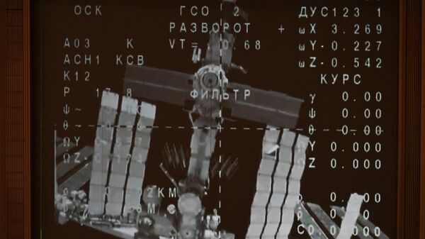 Трансляция расстыковки спускаемого аппарата корабля Союз МС-21 от МКС на экране Центра управления полетами  в Королеве. 29 сентября 2022