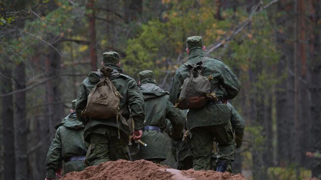 Мобилизованные граждане во время занятий по боевой подготовке