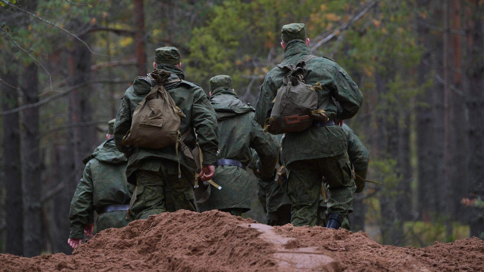 Мобилизованные граждане во время занятий по боевой подготовке - РИА Новости, 1920, 24.10.2022