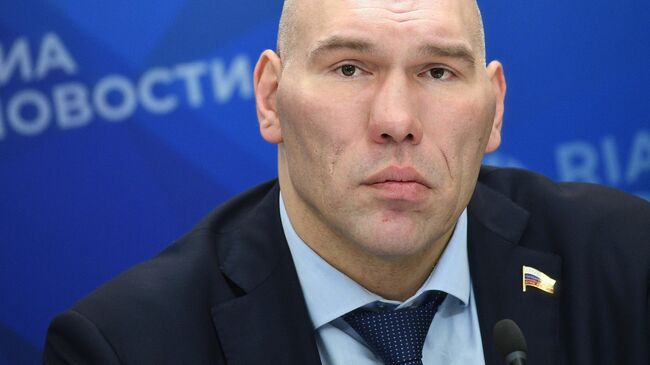 Валуев обвинил Баха в скандале и 